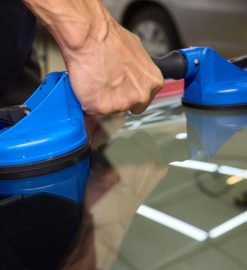 Pare-brise fissuré ? Intervention rapide avec un expert en vitrage