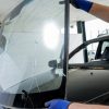 Comment se déroule un remplacement de pare-brise par un professionnel ?