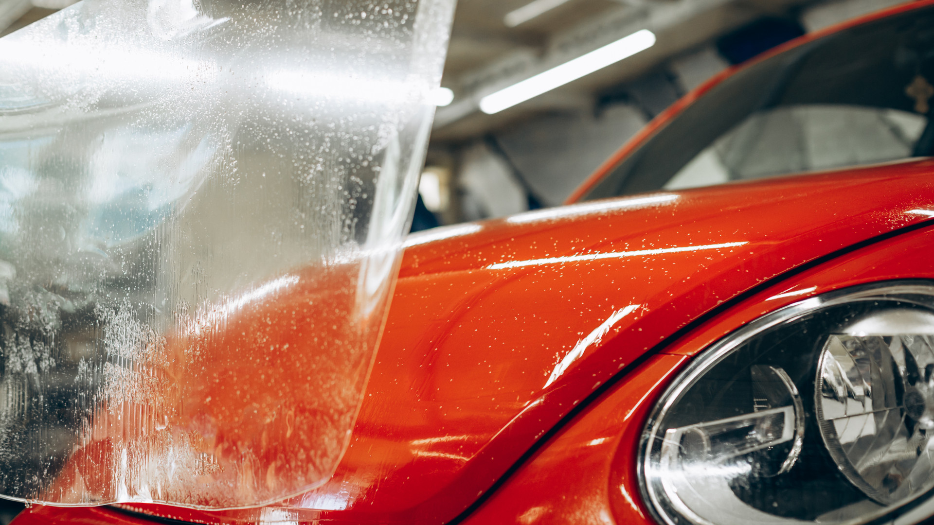 Protection pour carrosserie de voiture : pourquoi installer un film protecteur ?